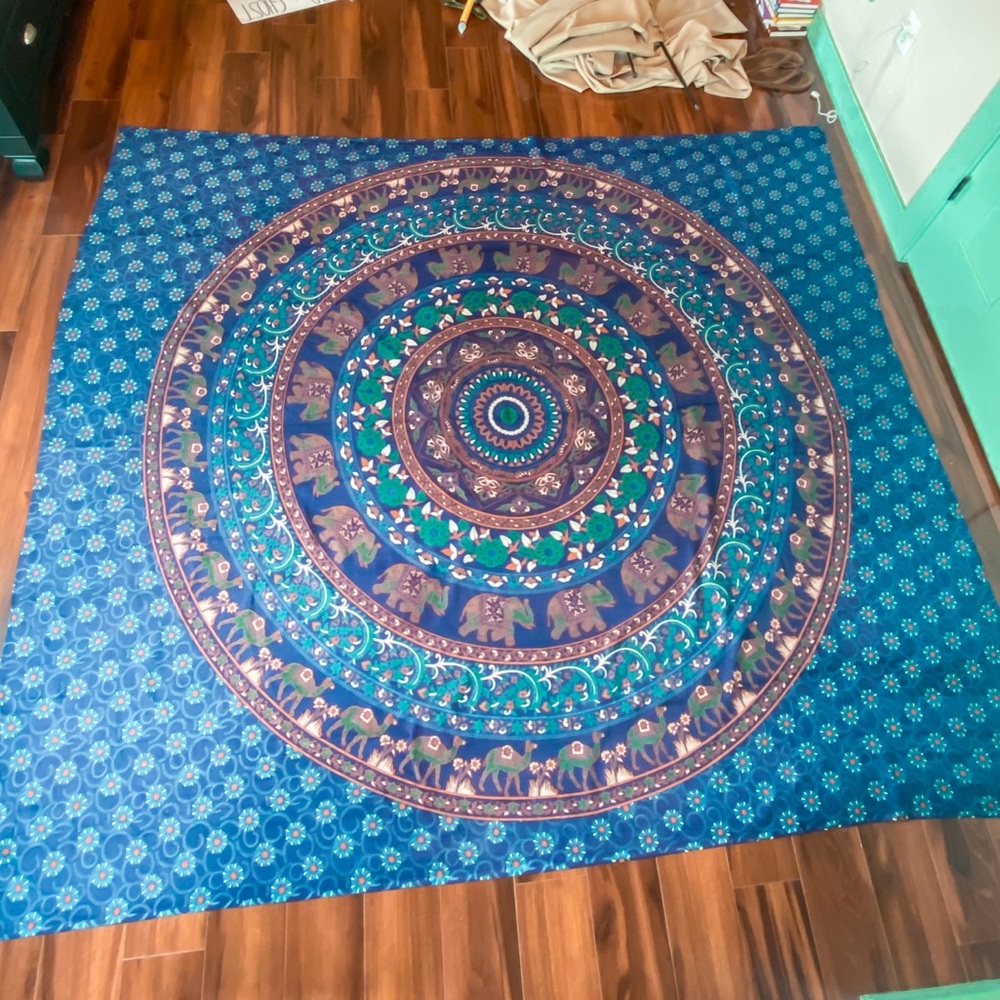Great Condition Elephant Tapestry 🦋💕